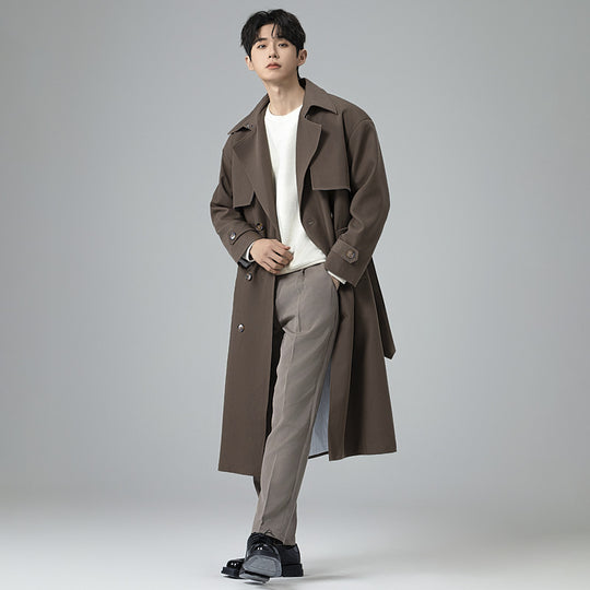 Herren Trenchcoat im minimalistischen Doppelreiher mit breitem Schalkragen und Taillengürtel Nord Taschen
