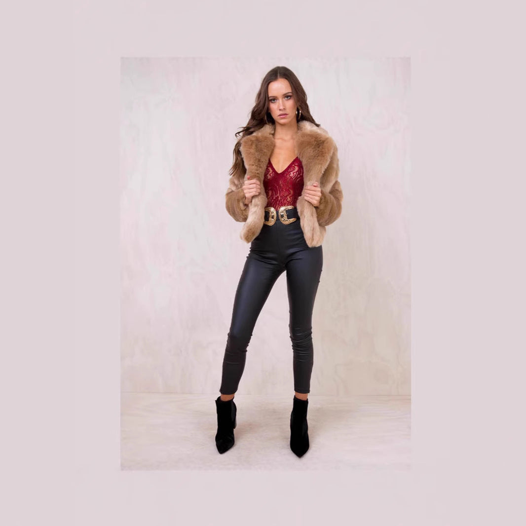 Damen Kurze Plüschjacke mit voluminösem Schalkragen und kastiger Silhouette Nord Taschen