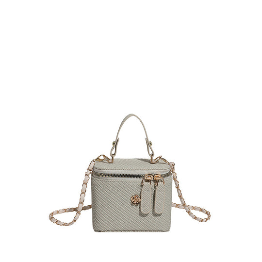 Damen charmante Handtasche im strukturierten Design mit hochwertigem Kettenriemen Nord Taschen