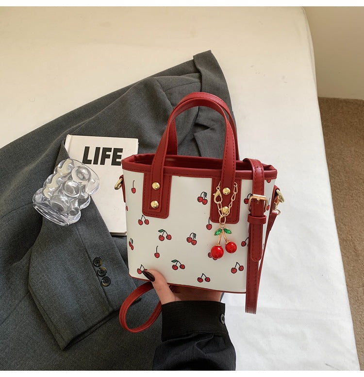 Damen kleine Handtasche mit verspieltem Kirschmotiv Nord Taschen