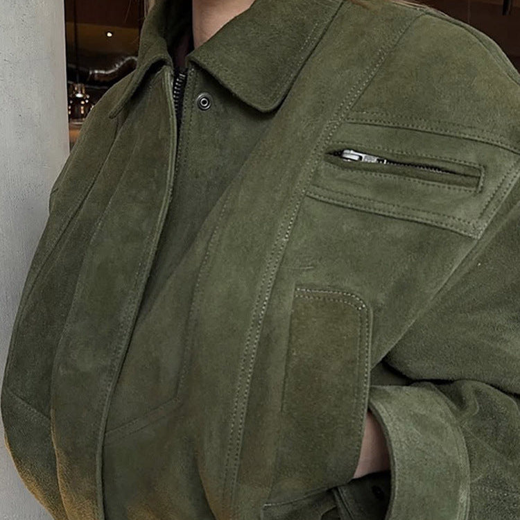 Damen Kurzer Veloursleder-Bomber mit elastischer Taillierung und überschnittener Schulter Nord Taschen