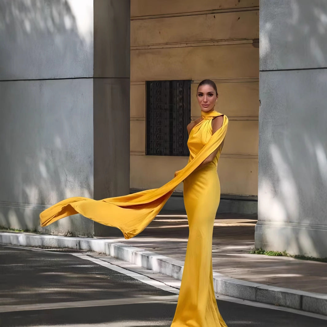 Damen Elegantes und fließendes Abendkleid mit asymmetrischem Ausschnitt - Arvani