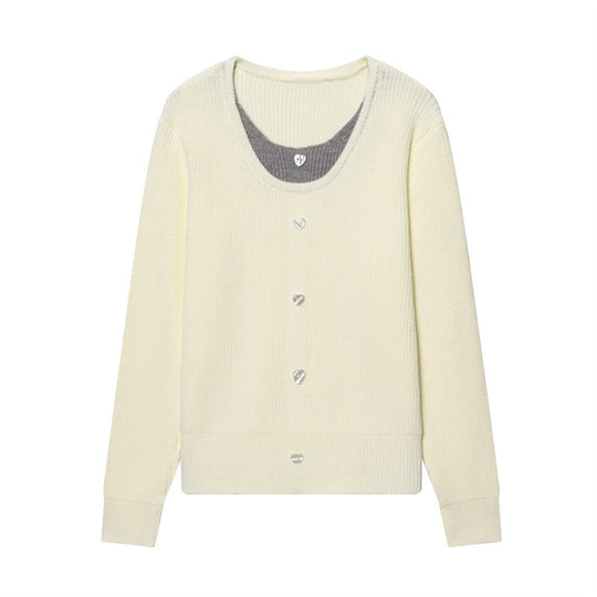 Damen zweilagiger Feinstrick-Cardigan mit integriertem Untertop und Herzknöpfen Nord Taschen
