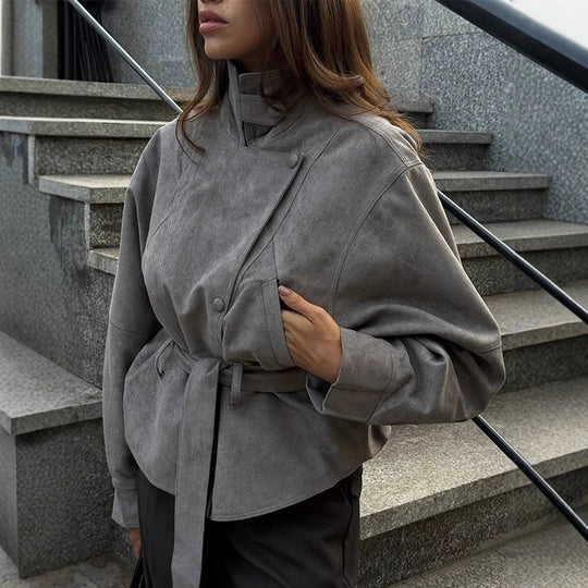 Damen Kurzjacke aus Veloursleder‑Optik mit hohem Stehkragen, Taillengürtel und kastiger Oversize‑Silhouette Nord Taschen