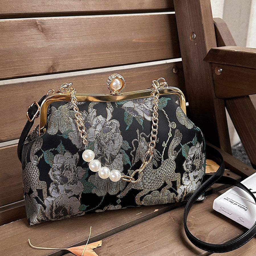 Damen elegante Clutch-Tasche mit floralem Motiv und exklusiver Kettenverzierung Nord Taschen