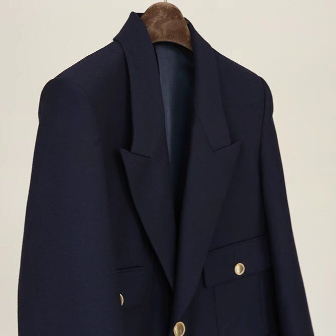 Damen weit geschnittener Blazer mit taillierter Silhouette, goldenen Schmuckknöpfen und Pattentaschen Nord Taschen