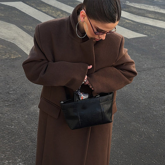 Damen Maxilanger Wollmix-Mantel mit kastiger Oversize‑Silhouette und markanten Schultern Nord Taschen