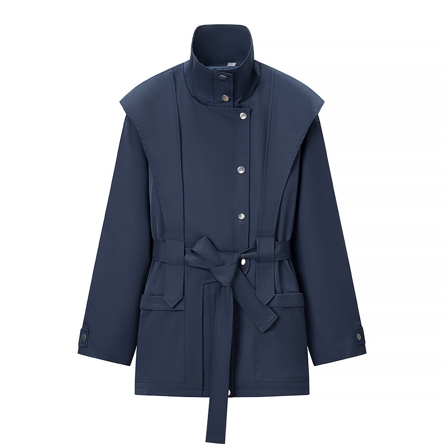 Damen Taillierte Übergangsjacke mit Stehkragen, Schultercape und Bindegürtel Nord Taschen