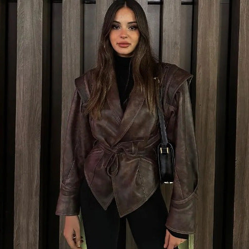 Damen Kurzjacke aus Wildlederoptik mit Wickelgürtel, Schalkragen und Schnürdetail Nord Taschen
