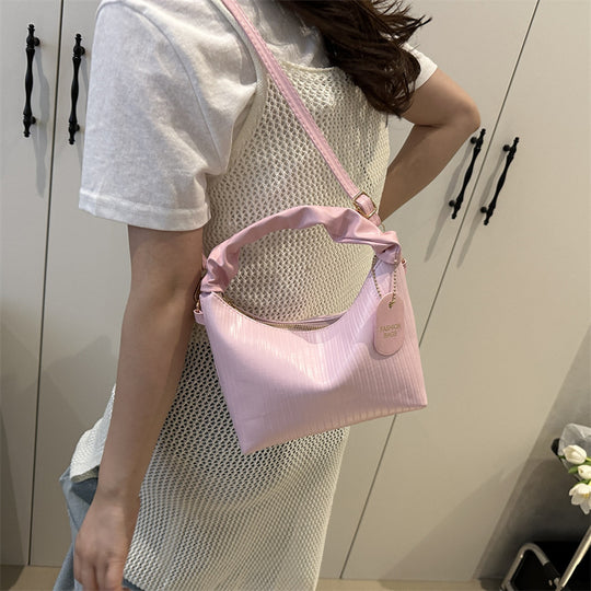 Damen Schultertasche mit strukturiertem Design und weichem Tragegriff Nord Taschen