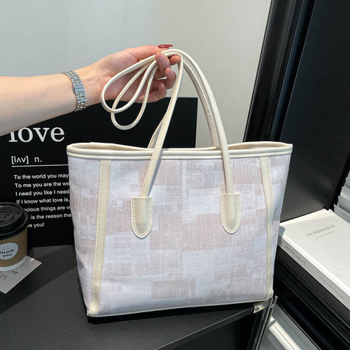 Damen Tragetasche mit strukturiertem Kunstleder und raffinierten Details Nord Taschen