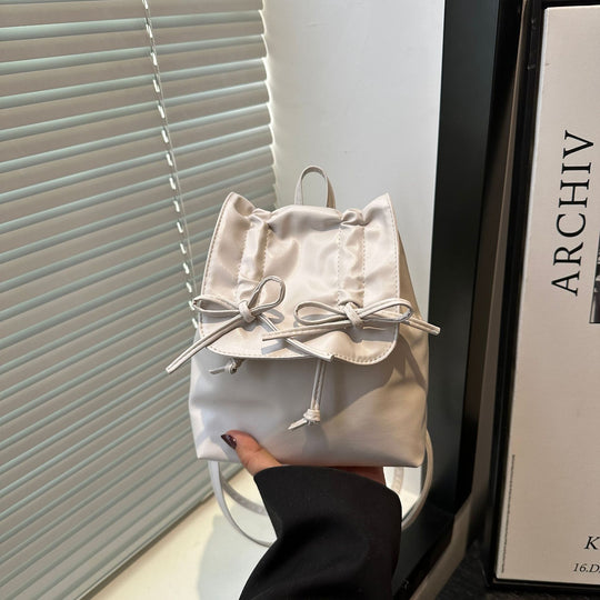 Damen moderne Rucksacktasche mit praktischen Zugbändern Nord Taschen
