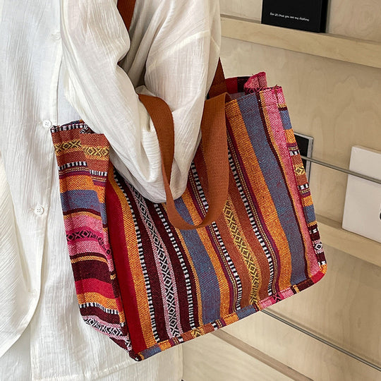 Damen Handtasche mit farbenfrohem geometrischen Muster Nord Taschen
