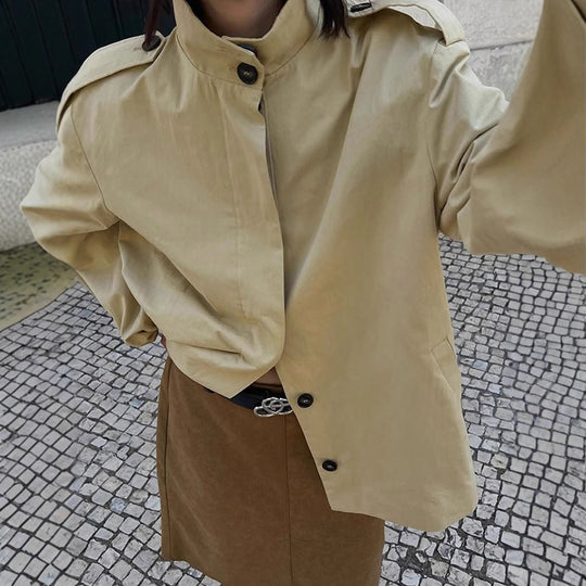 Damen Kurzbluse-Trench mit Stehkragen, Schulterpatten und Ballonärmeln Nord Taschen