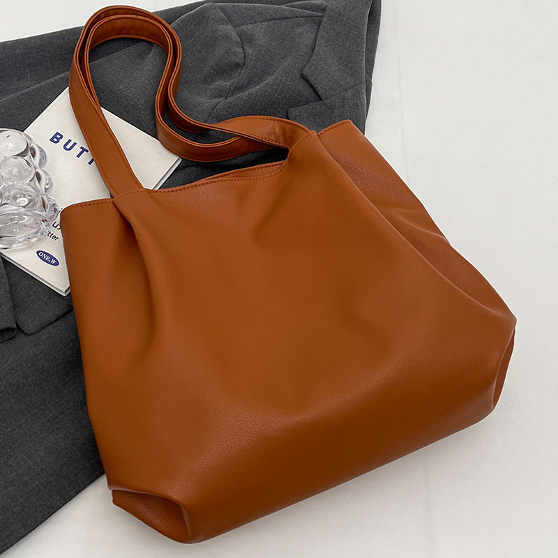 Damen Tragetasche mit weichem Kunstleder und praktischen Innenfächern Nord Taschen