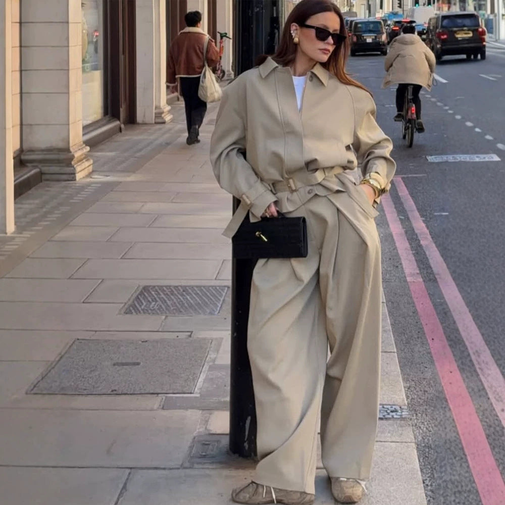 Damen Taillierte Kurz-Trenchjacke mit Bindegürtel, Raglanärmeln und verdeckter Knopfleiste Nord Taschen