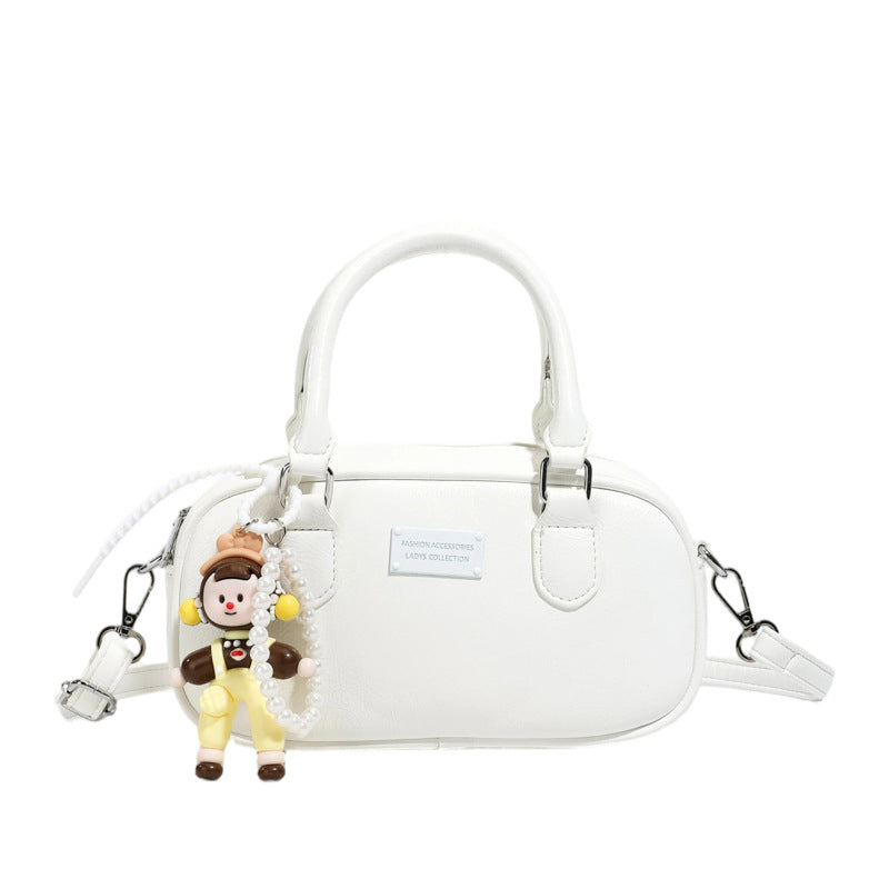 Damen Handtasche mit einzigartigem dekorativem Anhänger Nord Taschen