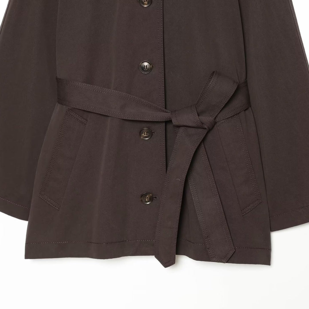Damen Kurzer Trenchcape mit Taillengürtel, Epauletten und aufgesetzten Taschen Nord Taschen