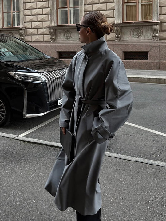 Damen Oversize-Trenchcoat mit hohem Stehkragen, Bindegürtel und verdeckter Knopfleiste Nord Taschen