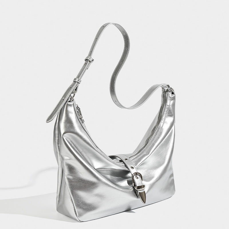 Damen Hobo-Tasche mit metallic glänzender Oberfläche und elegantem Gurtverschluss Nord Taschen