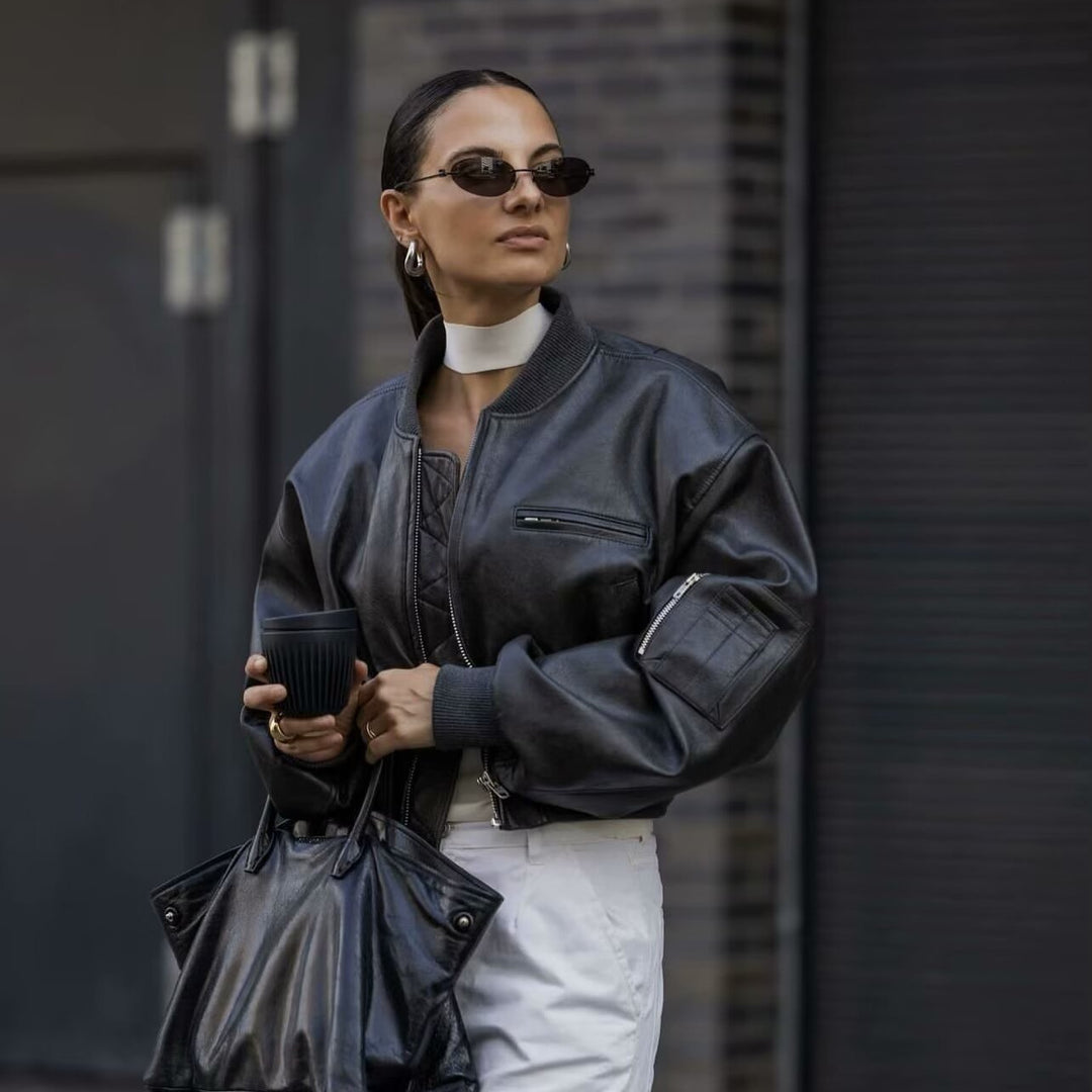 Damen Cropped-Bomberjacke in Vintage-Lederoptik mit Ärmeltasche und breitem Rippbündchen Nord Taschen