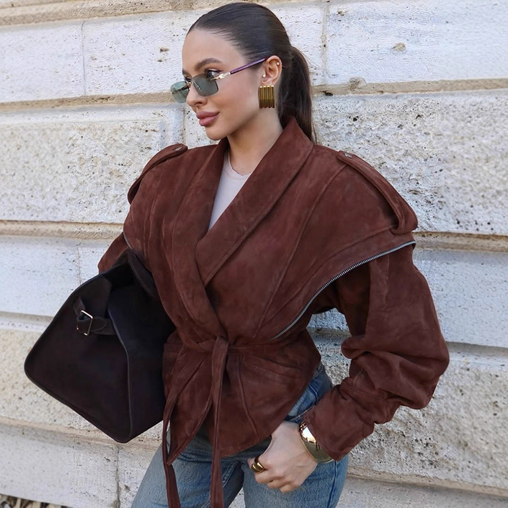 Damen Veloursleder‑Wickeljacke mit breitem Schalkragen und Taillengürtel Nord Taschen