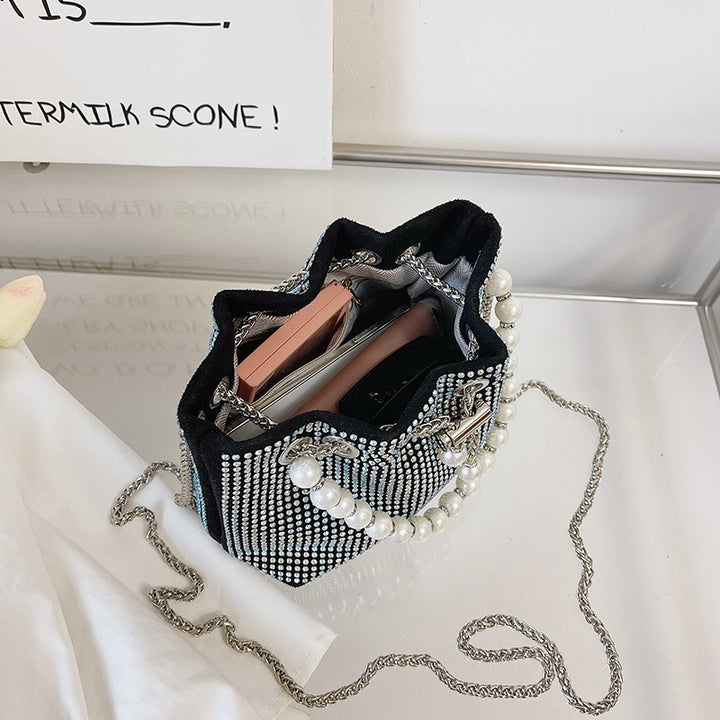 Damen Glitzernde Beuteltasche mit verspieltem Kettenriemen Nord Taschen
