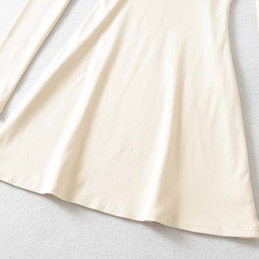 Damen Enganliegendes Minikleid mit tiefem V-Ausschnitt, geraffter Brust und gekreuzten Rückenträgern Nord Taschen