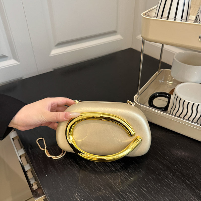 Damen-Clutch mit edlem Metallgriff Nord Taschen