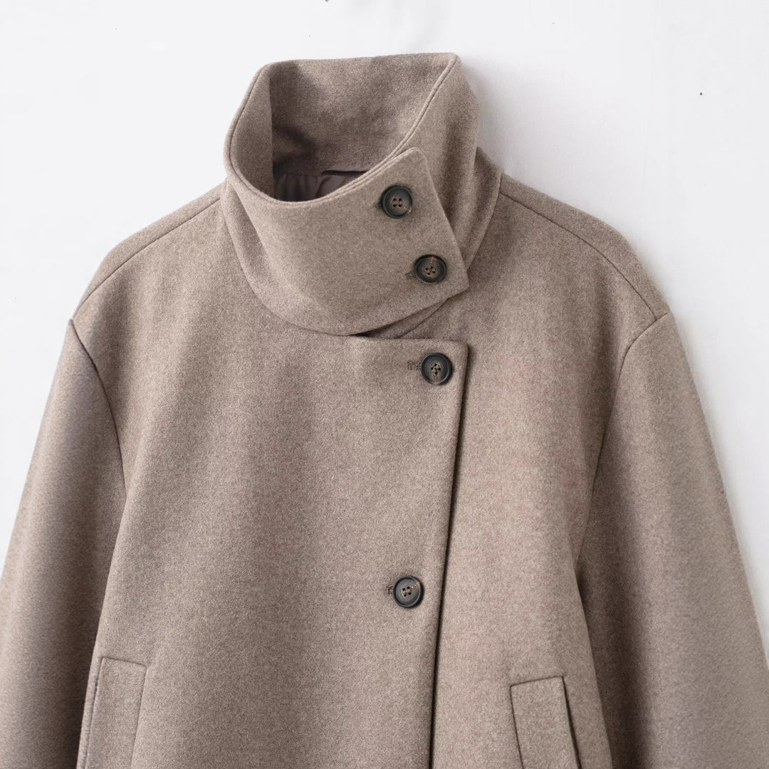 Damen Cropped Wollmix-Kurzjacke mit hohem Stehkragen, asymmetrischer Knopfleiste und Krempelmanschetten Nord Taschen