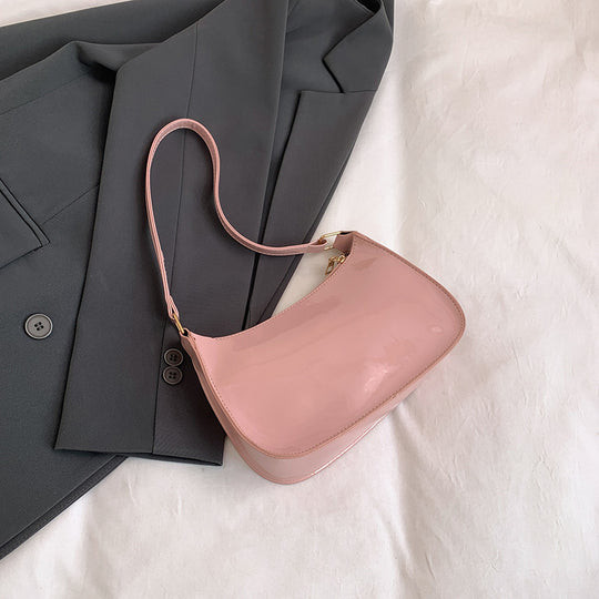 Damen Umhängetasche aus glänzendem Material mit elegantem Design Nord Taschen