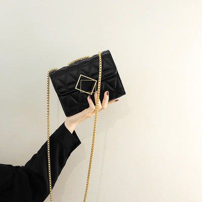 Damen Clutch-Tasche mit stilvoller Steppung und elegantem Schmuckdetail Nord Taschen