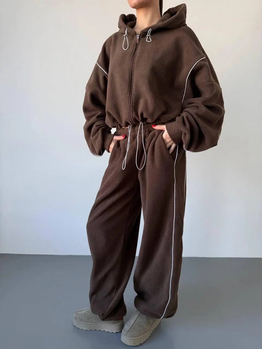 Damen gekürztes Zip-Hoodie mit Tunnelzug und hochgeschnittener weiter Fleece-Loungehose Nord Taschen