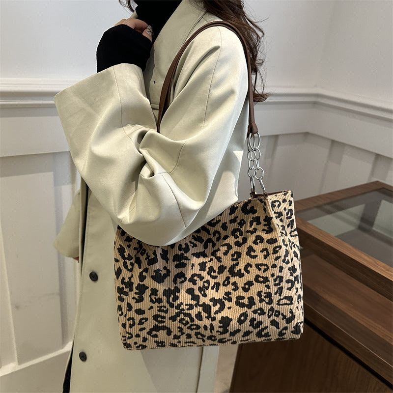 Damen Beuteltasche im modernen Leopardenmuster Nord Taschen