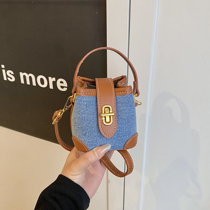 Damen Beuteltasche mit eleganter Struktur und goldenen Akzenten Nord Taschen