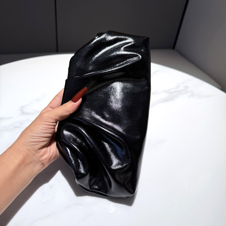 Damen Clutch-Tasche mit glänzendem Faltendesign und elegantem Kettenriemen Nord Taschen