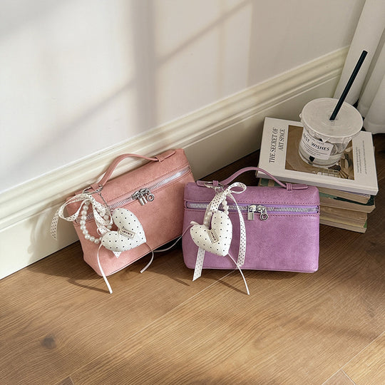 Damen Handtasche mit verspieltem Herzanhänger Nord Taschen
