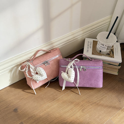 Damen Handtasche mit verspieltem Herzanhänger Nord Taschen