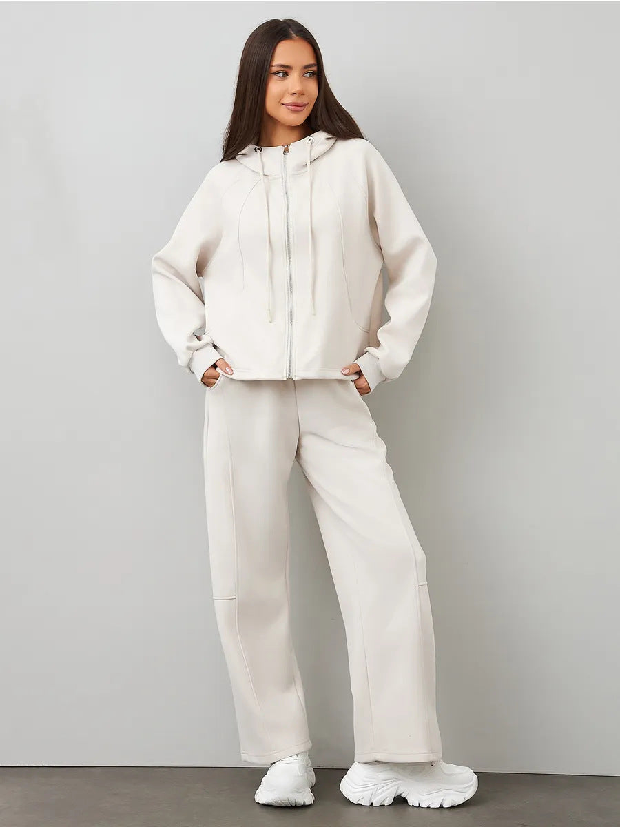 Damen Oversize-Zip-Hoodie mit Kängurutasche und hochgeschnittener Sweathose mit weiter Beinführung Set Nord Taschen