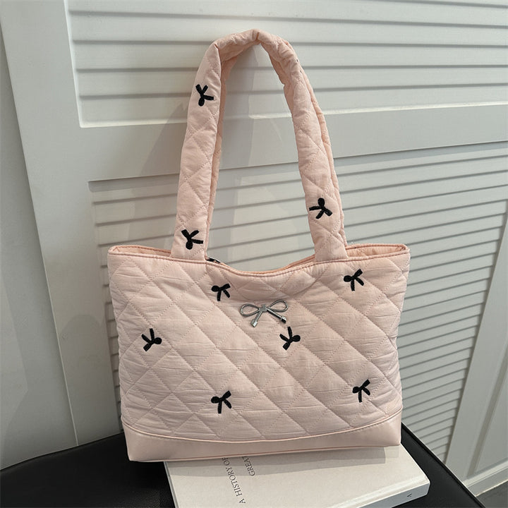 Damen elegante Quilted Handtasche mit verziertem Design Nord Taschen