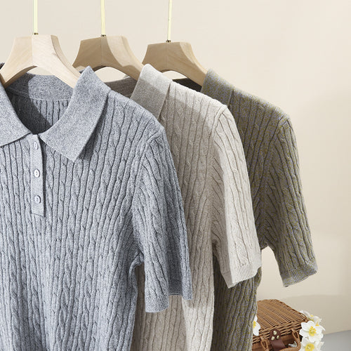 Damen Kurzärmeliges Strick-Poloshirt mit Zopfmuster und Knopfleiste Nord Taschen