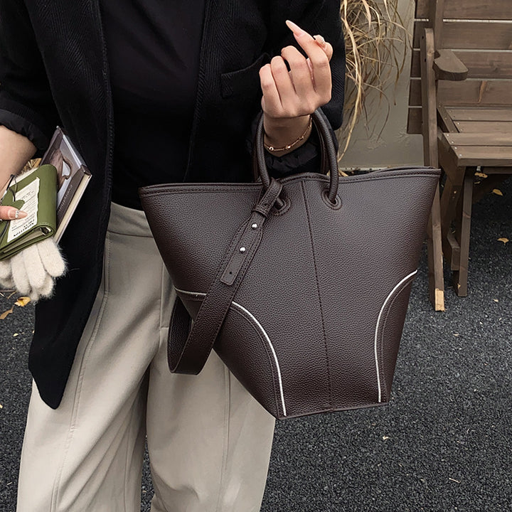 Damen praktische Schultertasche mit strukturiertem Leder Nord Taschen