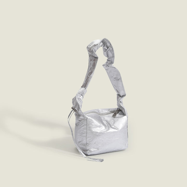 Damen Umhängetasche mit innovativem, metallischem Glanz und stylischem Kordelzug Nord Taschen