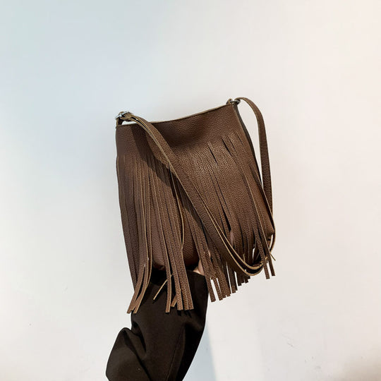 Damen Umhängetasche mit fransigen Details und hochwertigen Akzenten Nord Taschen