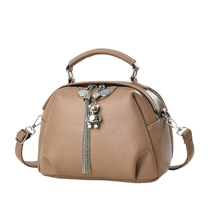 Damen Handtasche mit dekorativem Teddy-Anhänger und strukturierter Oberfläche Nord Taschen