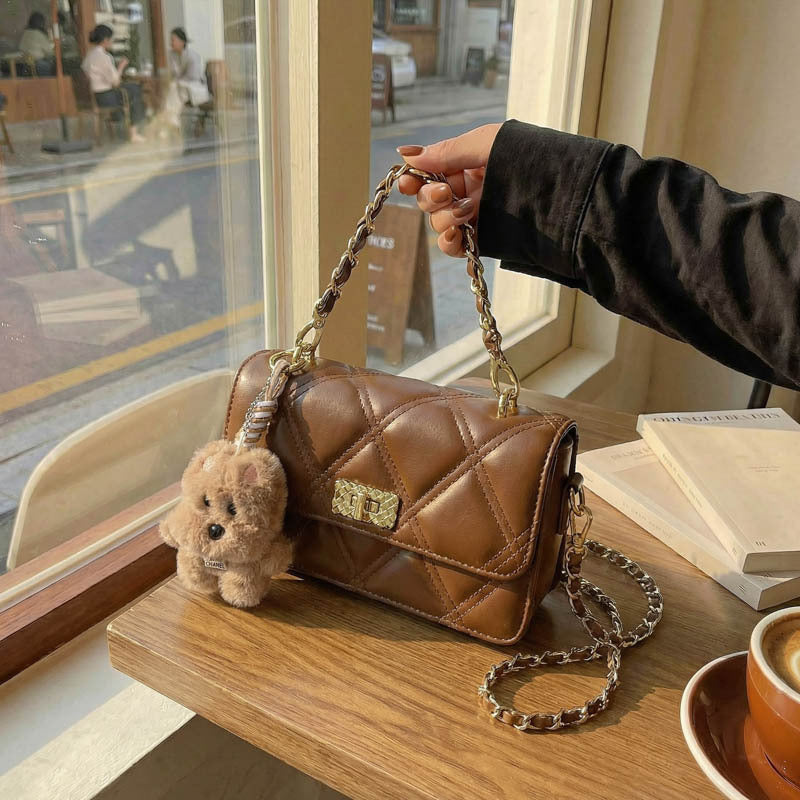 Damen elegante Handtasche mit charmantem Teddybär-Anhänger Nord Taschen