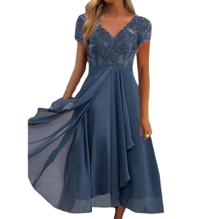 Damen Maxikleid mit elegantem Spitzeneinsatz und fließendem Rock