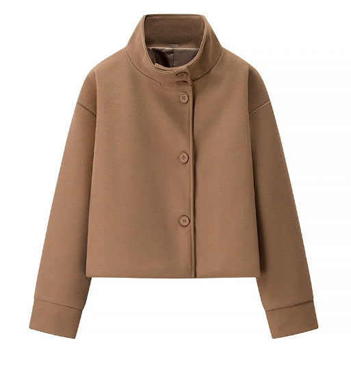 Damen 9800+ kurze boxy‑Wollmix‑Jacke mit hohem Funnelkragen, asymmetrischer Knopfleiste und verstellbaren Manschetten Nord Taschen