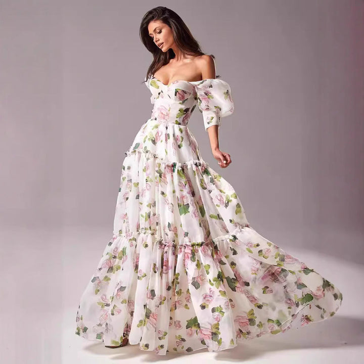 Damen Elegantes Maxikleid mit schulterfreien Rüschenärmeln und floralen Akzenten