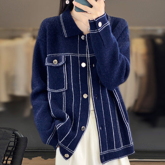 Damen Oversize-Strickjacke im Jeansjacken‑Look mit kontrastierenden Nahtdetails und Brusttasche Nord Taschen